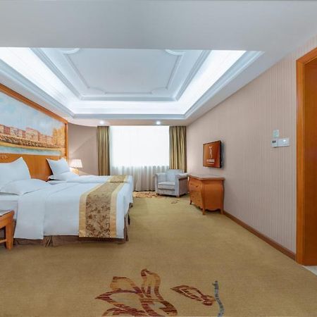 Vienna International Hotel Guigang Hecheng Road Exterior photo