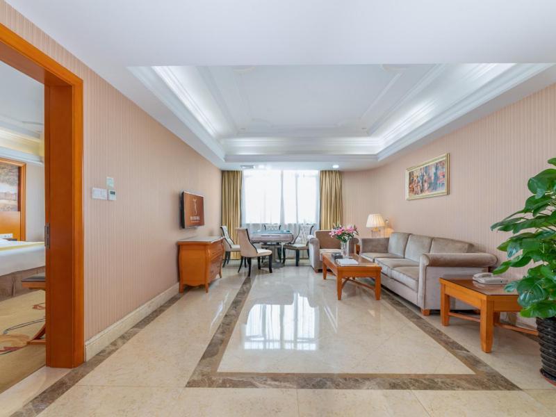 Vienna International Hotel Guigang Hecheng Road Exterior photo